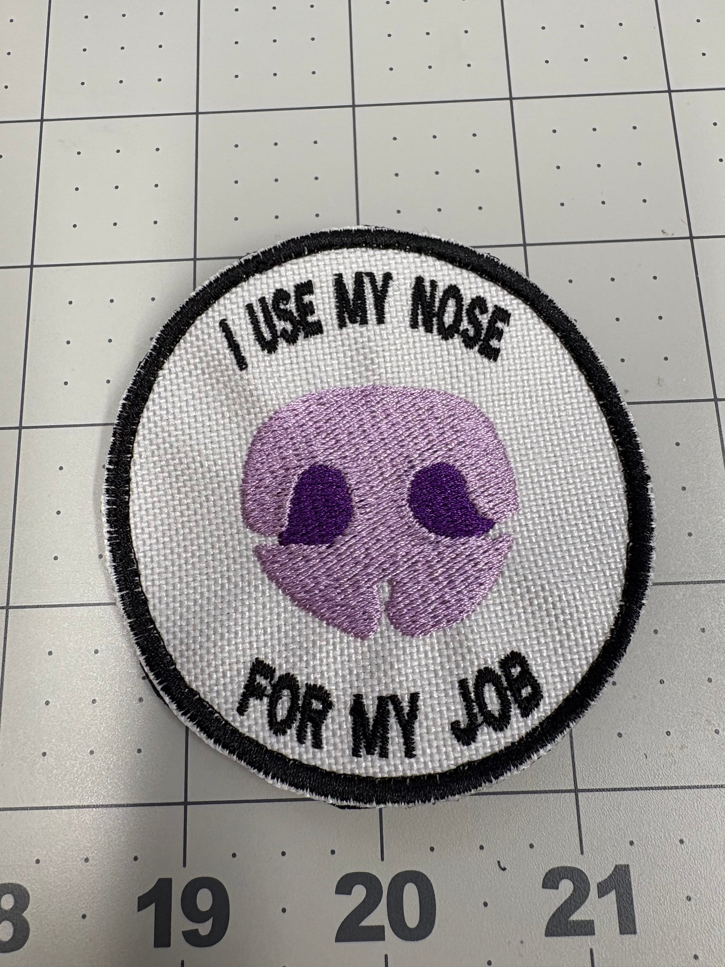 Patch / Écusson Circulaire Personnalisé pour Chien | Velcro sur Mesure, Fabriqué au Canada