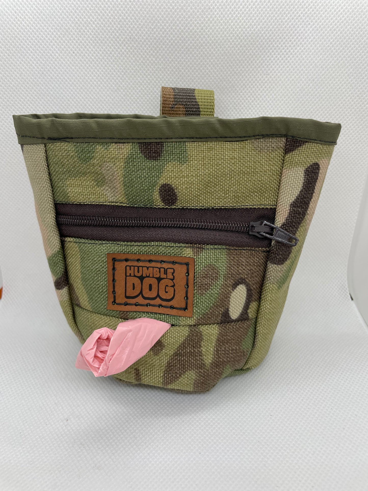 Treat Training Pouch with Built-In Poop Bag Dispenser – Versatile and Convenient for Every Dog Handler