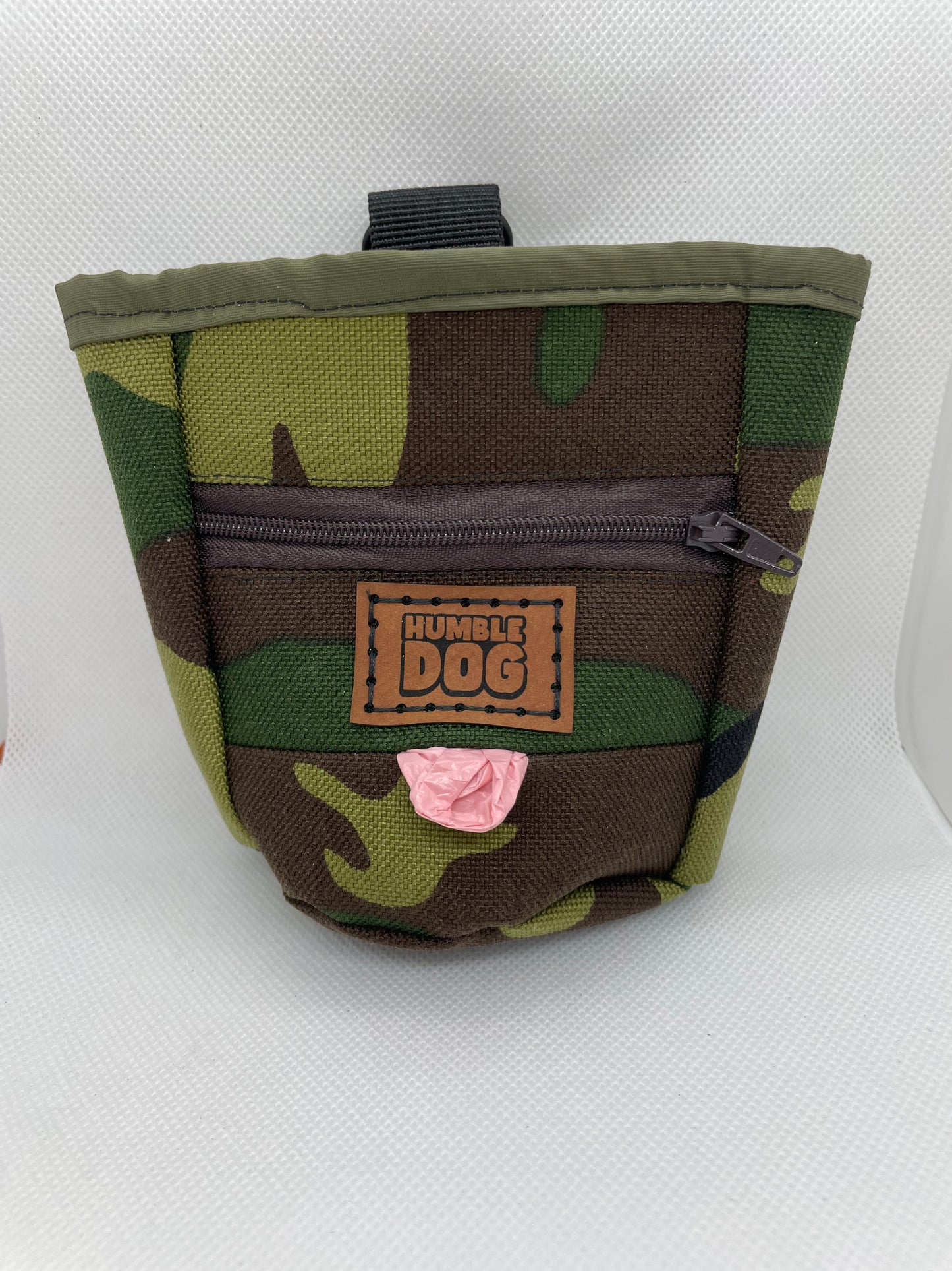 Treat Training Pouch with Built-In Poop Bag Dispenser – Versatile and Convenient for Every Dog Handler