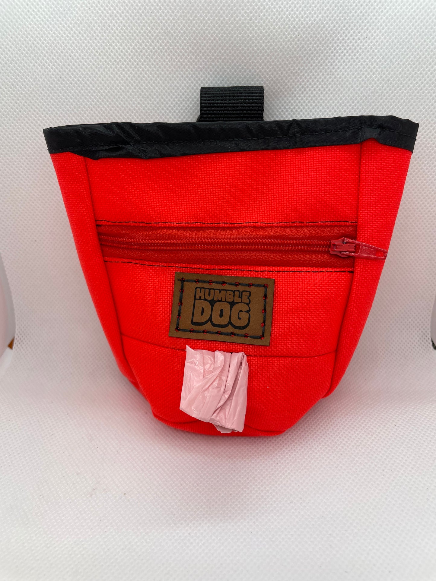 Treat Training Pouch with Built-In Poop Bag Dispenser – Versatile and Convenient for Every Dog Handler